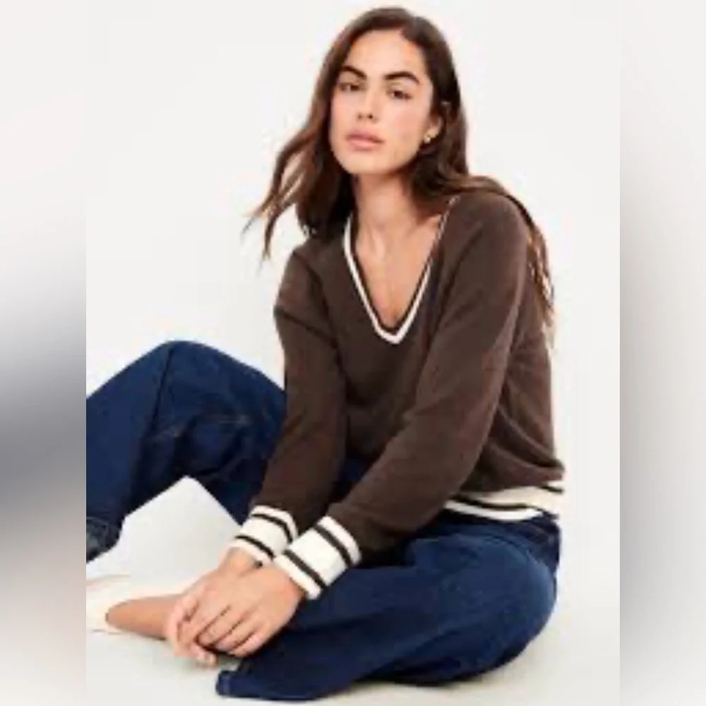 Old Navy SoSoft Loose V-Neck Sweater, Size XL. - Picture 2 of 10